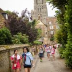 Gli studenti del programma Sir Edward della scuola Studio Cambridge durante un'escursione