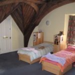 Una stanza da letto dell'alloggio residenziale del programma Sir Edward della scuola Studio Cambridge