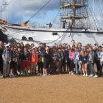 Gli studenti del St. Edmund's College Summer School durante una gita