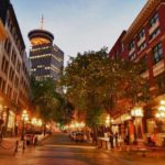 Una strada del quartiere Gastown di Vancouver, Canada