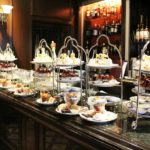 La selezione del cibo nella sala da tè al 15° piano del Fairmont Hotel