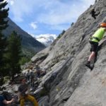 Gli studenti della scuola Lyceum Alpinum Zuoz fanno arrampicata sportiva