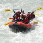 Gli studenti della scuola Lyceum Alpinum Zuoz fanno rafting