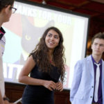 Gli studenti della scuola Bell Wellington durante una presentazione