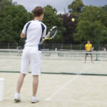 Gli studenti della scuola Bell Wellington giocano a tennis