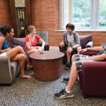 Gli studenti del programma arricchimento universitario della scuola Julian Krinsky Villanova University nella student lounge