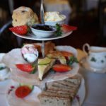 Una deliziosa selezione di panini e scones del The Bridge Tea Rooms di Bath, Inghilterra