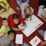 Studenti della scuola estiva internazionale di Ardmay House durante una lezione