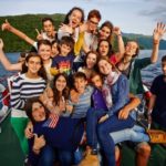 Studenti della scuola estiva internazionale di Ardmay House durante una gita in barca