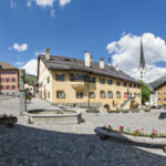 La piazza principale di Zuoz, Svizzera