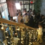 Gli studenti della Hutong Shanghai durante un'uscita serale