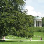 Gli studenti del GLS Munich Intensive Camp durante un'escursione a Englischer Garten