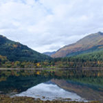 Vista del lago Loch Long, Arrochar, Scozia.