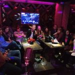 Gli studenti della scuola Hutong Pechino durante una serata