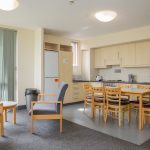 Una cucina del residence Trinity Hall della scuola Emerald Cultural Institute di Dublino