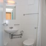 Un bagno del residence Trinity Hall della scuola Emerald Cultural Institute di Dublino