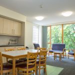 Una cucina del residence Trinity Hall della scuola Emerald Cultural Institute di Dublino