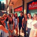 Studenti davanti la scuola Estudio Sampere Salamanca