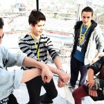 Gli studenti del corso per ragazzi della scuola di inglese Excel English London sul London Eye