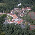 Vista aerea del campus della scuola LINES Downe House