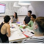 Gli studenti in una classe del That's Mandarin Shanghai Jiaozhou campus di Shanghai