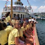 Gli studenti della Brillantmont School in gita su una barca