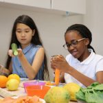 Gli studenti dell'Institut auf dem Rosenberg imparano a cucinare