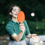 Gli studenti dell'Institut auf dem Rosenberg Summer Camp giocano a ping pong