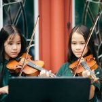 Gli studenti dell'Institut auf dem Rosenberg Summer Camp preparano uno spettacolo