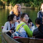 Gli studenti della SBC Oxford Summer College vanno sul punting