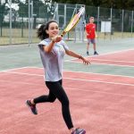 Gli studenti della SBC Oxford Summer College giocano a tennis