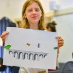 Gli studenti della SBC Eton College Summer Academy durante delle attività di arte