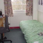 Una camera da letto dell'alloggi della SBC Eton College Summer Academy 