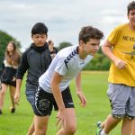 Gli studenti della SBC Eton College Summer Academy fanno sport all'aperto