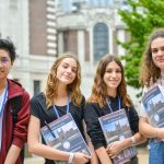 Gli studenti della SBC Eton College Summer Academy sul prato