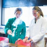Il laboratorio di scienze della Downe House School
