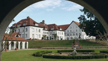 study learn English language course camp vacation LINES Downe House Summer School England children teenagers