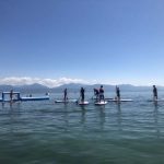 Gli studenti della Brillantmont School sui SUP sul lago di Ginevra