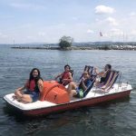 Gli studenti della Brillantmont School sui pedalò sul lago di Ginevra