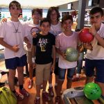 Gli studenti della Brillantmont School giocano a bowling