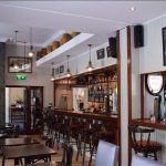 Un tipico pub di Dunmore East, Irlanda