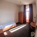 Una stanza singola dell'alloggio della SLC Leysin Summer Camp