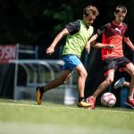 Gli studenti della SLC Leysin Summer Camp giocano a calcio