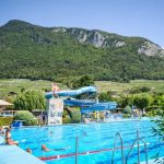 Gli studenti della SLC Leysin Summer Camp nuotano