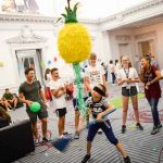 Gli studenti della SLC Leysin Summer Camp durante delle attività serali