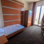 Una stanza singola dell'alloggio della SLC Leysin Summer Camp