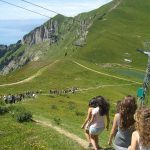 Gli studenti della SLC Leysin Summer Camp durante un'escursione