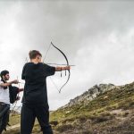 Gli studenti del Junior and Teen Summer Camp imparano a tirare con l'arco