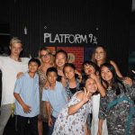 Gli studenti del Junior and Teen Summer Camp durante delle attività serali