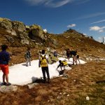 Gli studenti del Junior and Teen Summer Camp durante una passeggiata in montagna